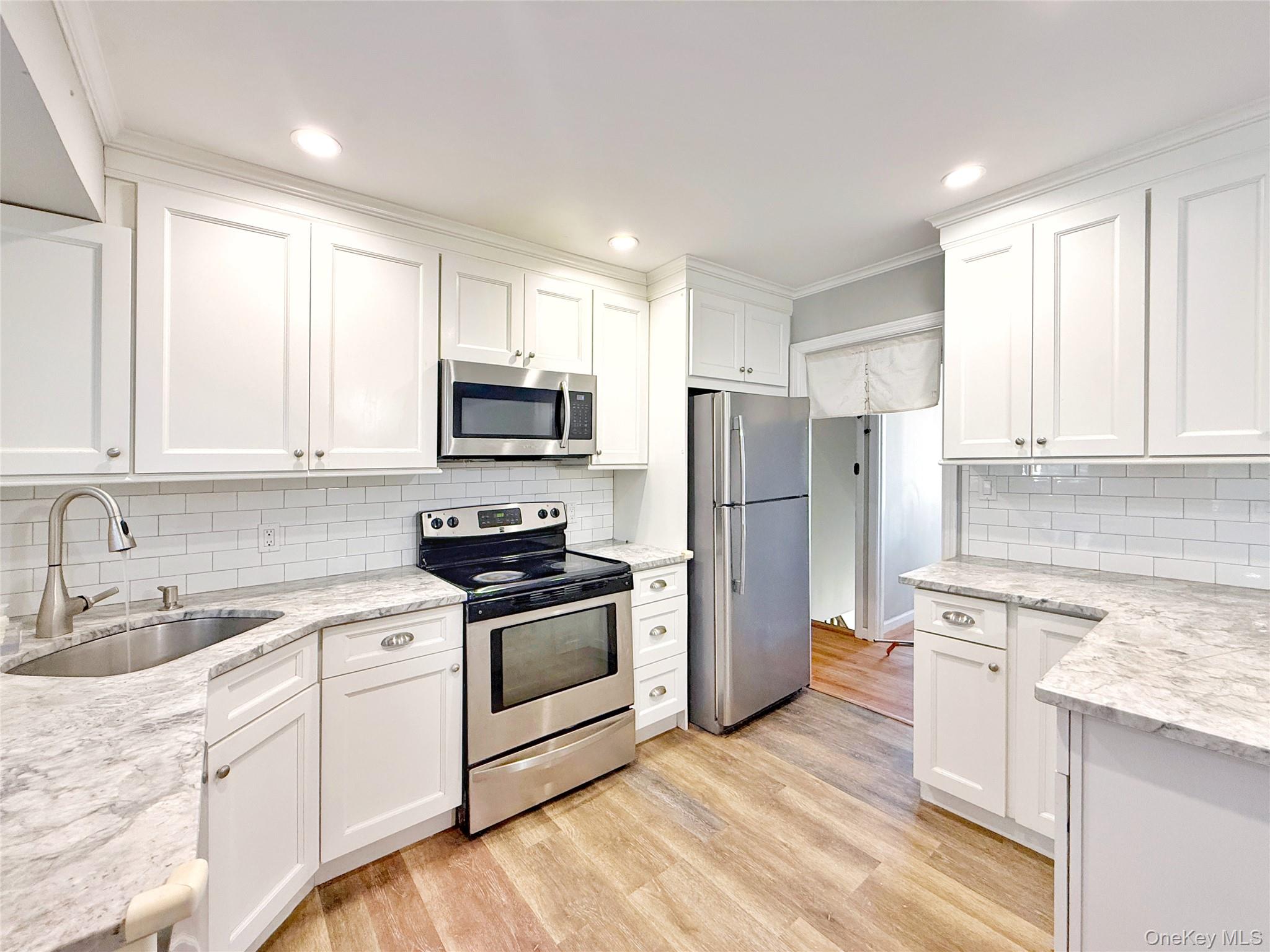 #4 photo, 14 Willets Drive, Syosset , NY 11791