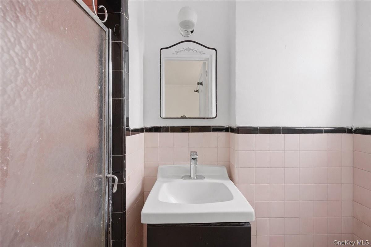 #12 photo, 2506 Davidson Avenue, Bronx , NY 10468