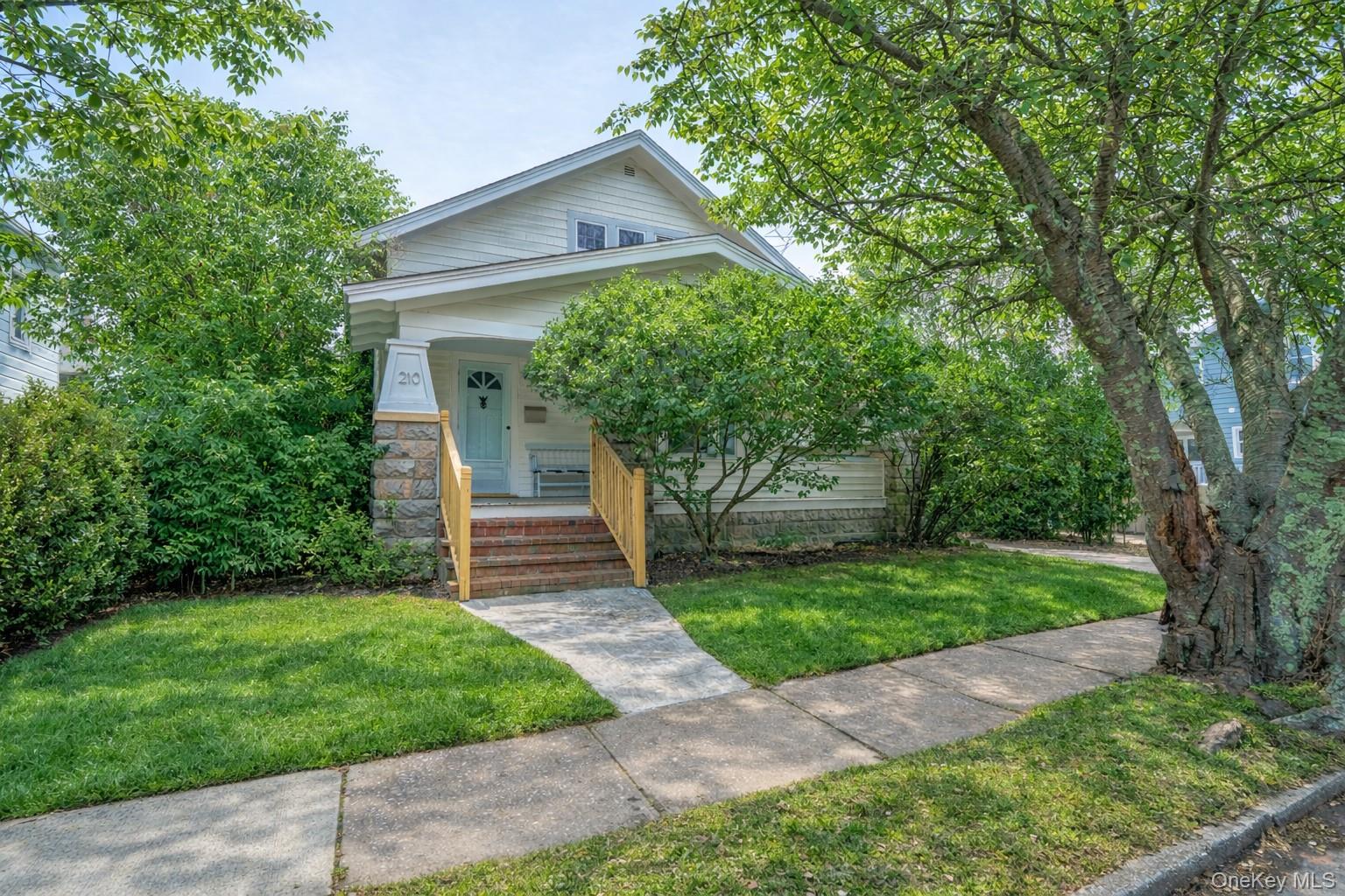 #1 photo, 210 5th Street, Саффолк ‖ Greenport , NY 11944