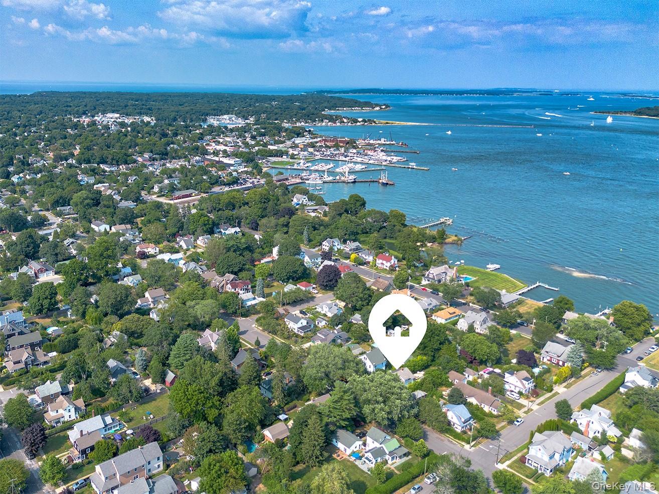 #2 photo, 210 5th Street, Саффолк ‖ Greenport , NY 11944