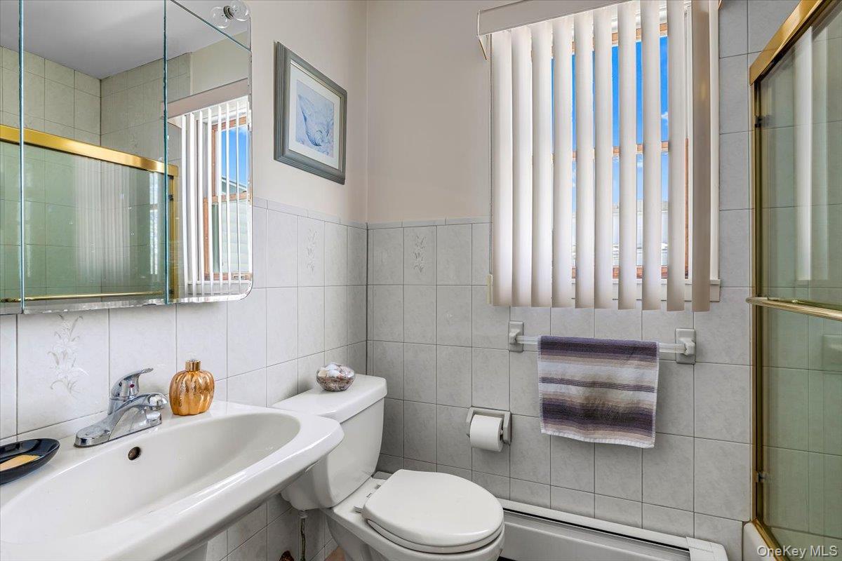 #11 photo, 690 N Hamilton Avenue, Lindenhurst , NY 11757