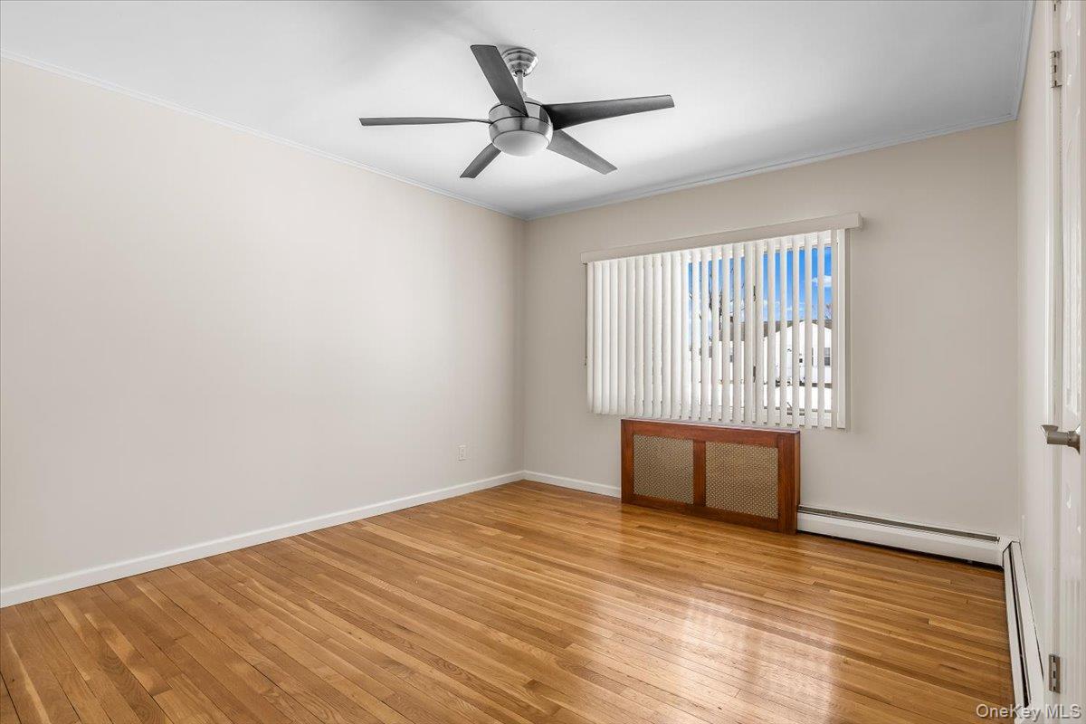 #12 photo, 690 N Hamilton Avenue, Lindenhurst , NY 11757