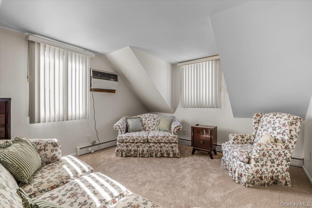 #18 photo, 690 N Hamilton Avenue, Lindenhurst , NY 11757