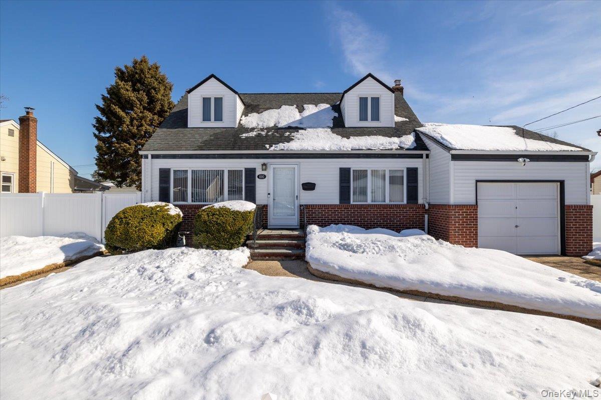 #2 photo, 690 N Hamilton Avenue, Lindenhurst , NY 11757