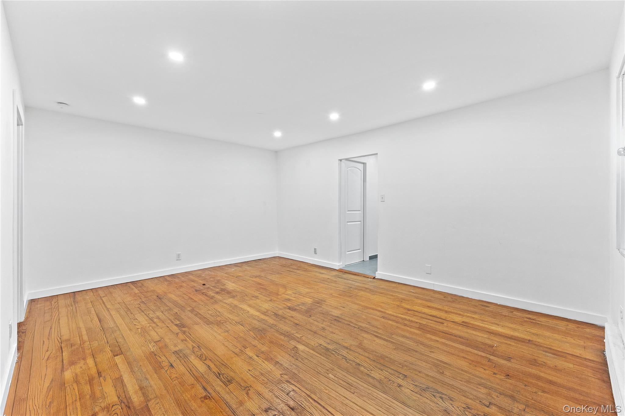 #16 photo, 28-44 47th Street, Astoria , NY 11103