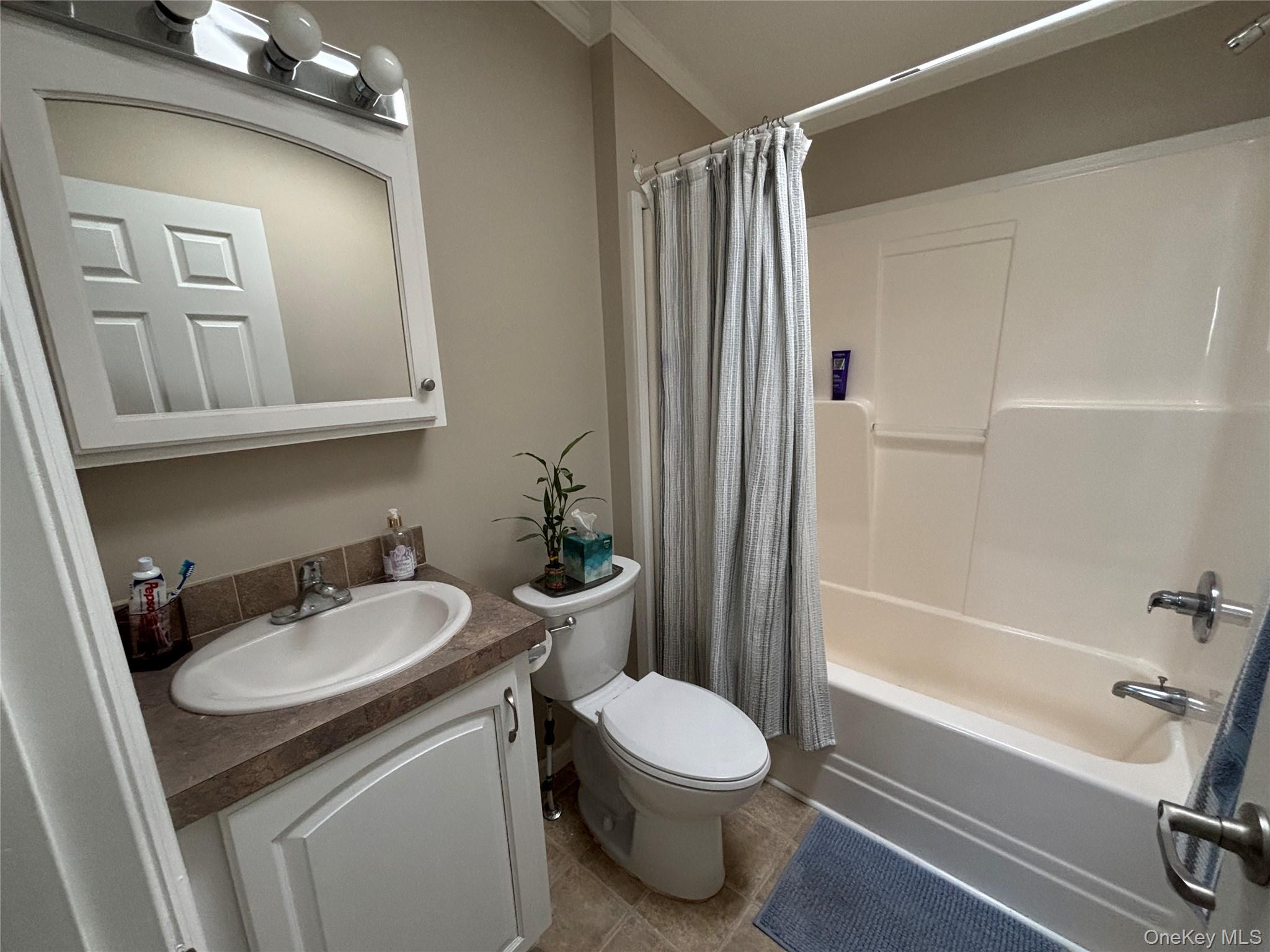 #10 photo, 1661 Old Country Road, Riverhead , NY 11901