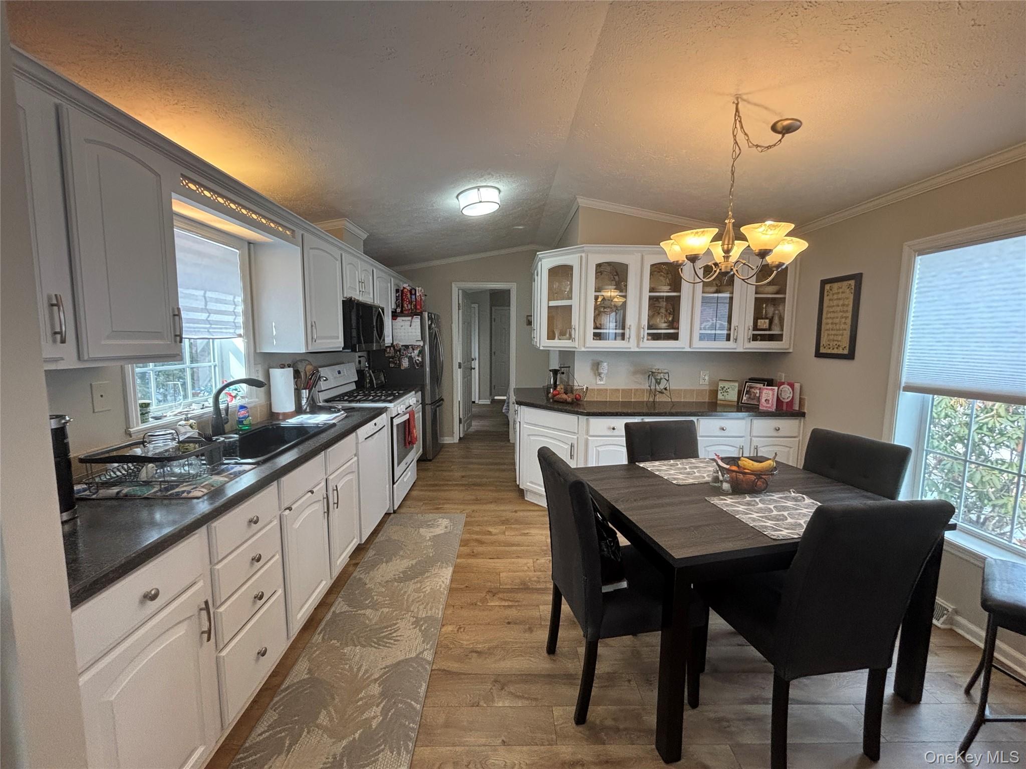 #17 photo, 1661 Old Country Road, Riverhead , NY 11901