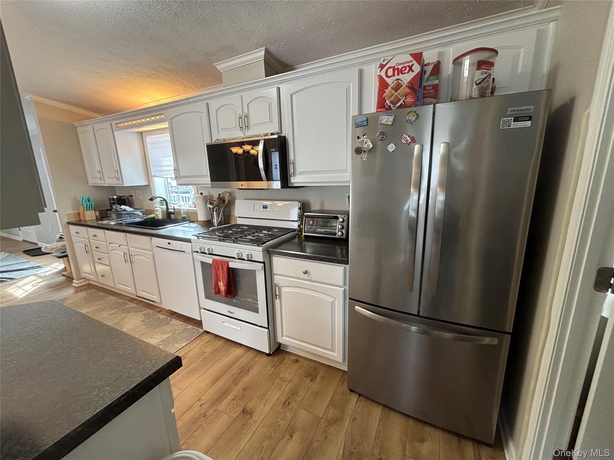 #20 photo, 1661 Old Country Road, Riverhead , NY 11901