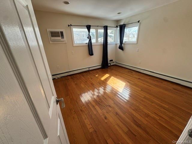 #8 photo, 116 Winter Lane, Hicksville , NY 11801