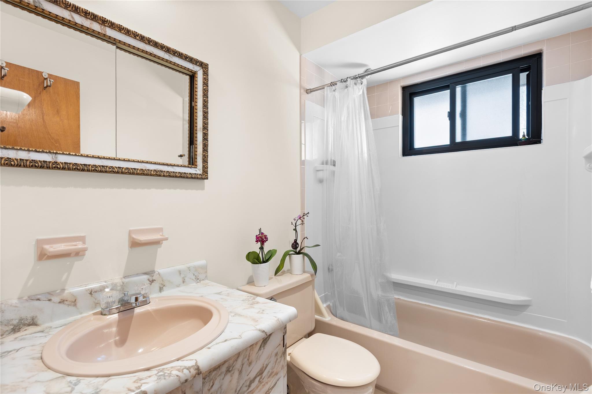 #11 photo, 534 Bedford Avenue, 롱 아일랜드 Bellmore , NY 11710