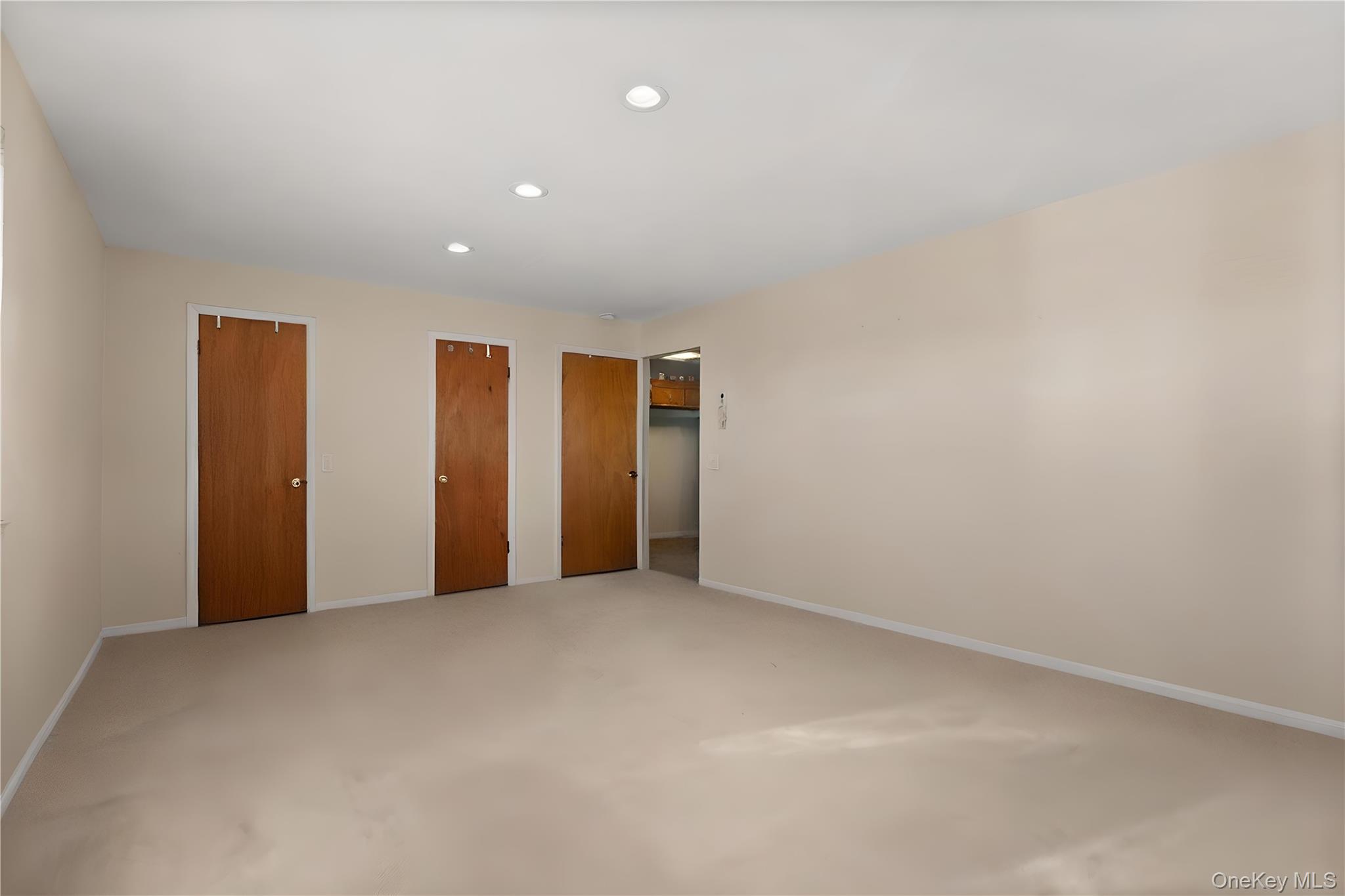 #2 photo, 534 Bedford Avenue, 롱 아일랜드 Bellmore , NY 11710