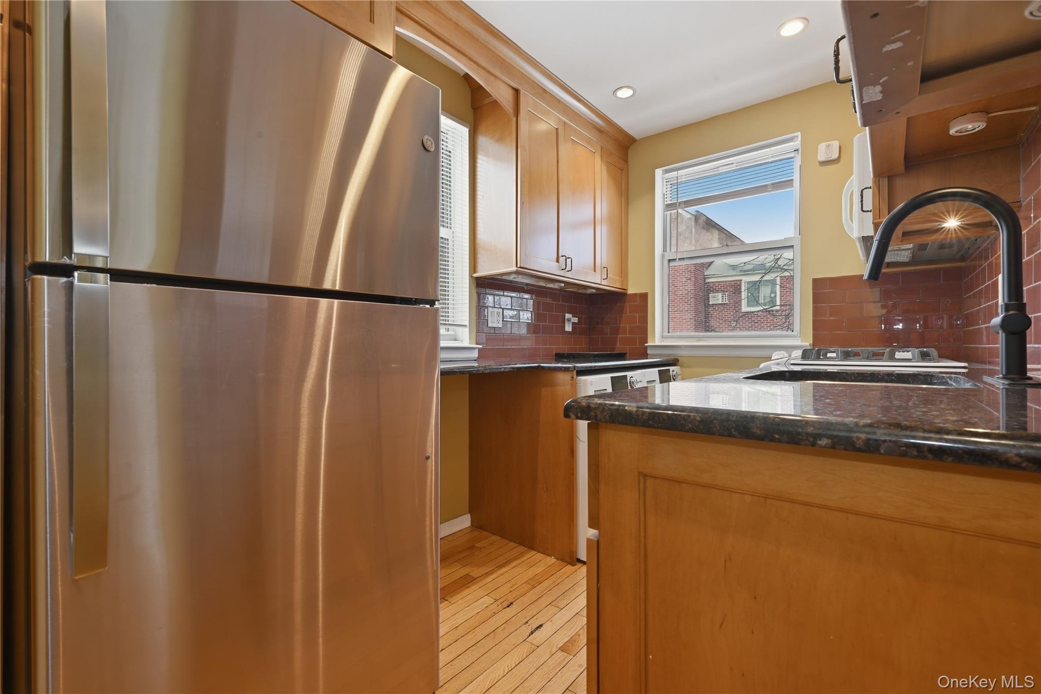 #12 photo, 263-33 73rd Avenue, קווינס Glen Oaks , NY 11004