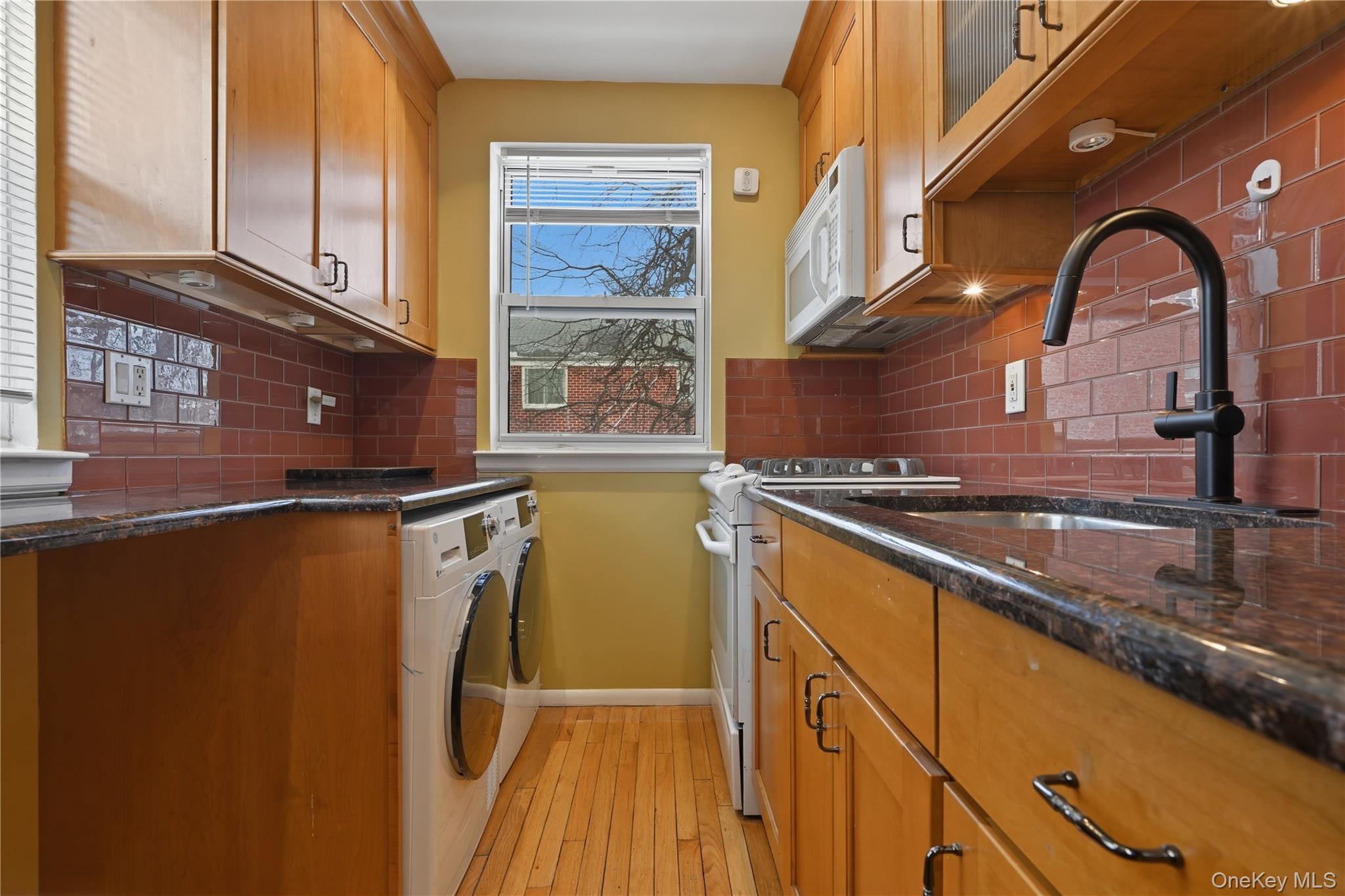 #13 photo, 263-33 73rd Avenue, קווינס Glen Oaks , NY 11004