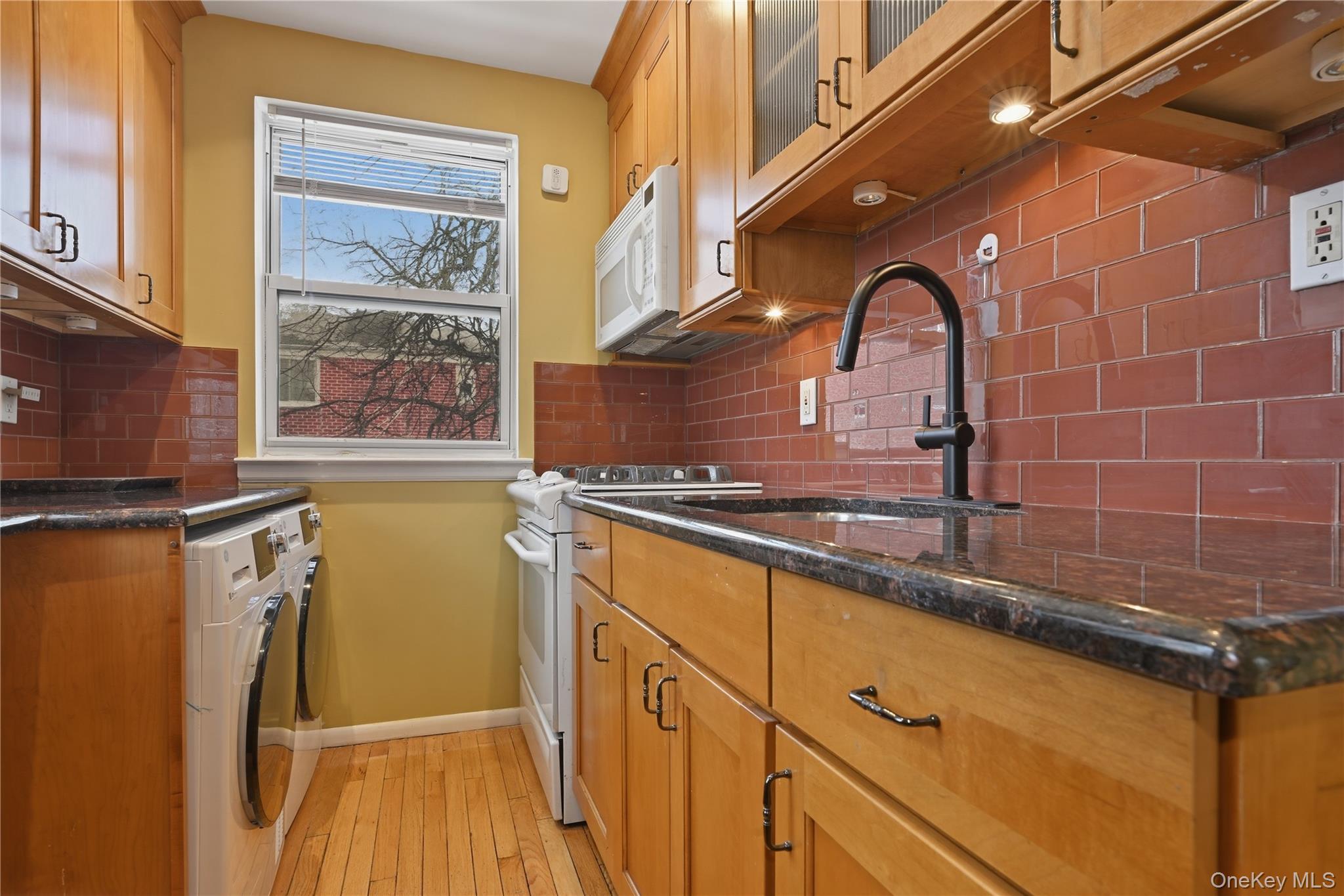 #14 photo, 263-33 73rd Avenue, קווינס Glen Oaks , NY 11004