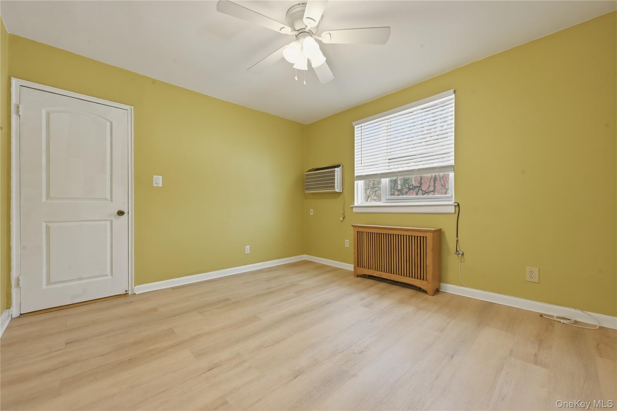 #19 photo, 263-33 73rd Avenue, קווינס Glen Oaks , NY 11004