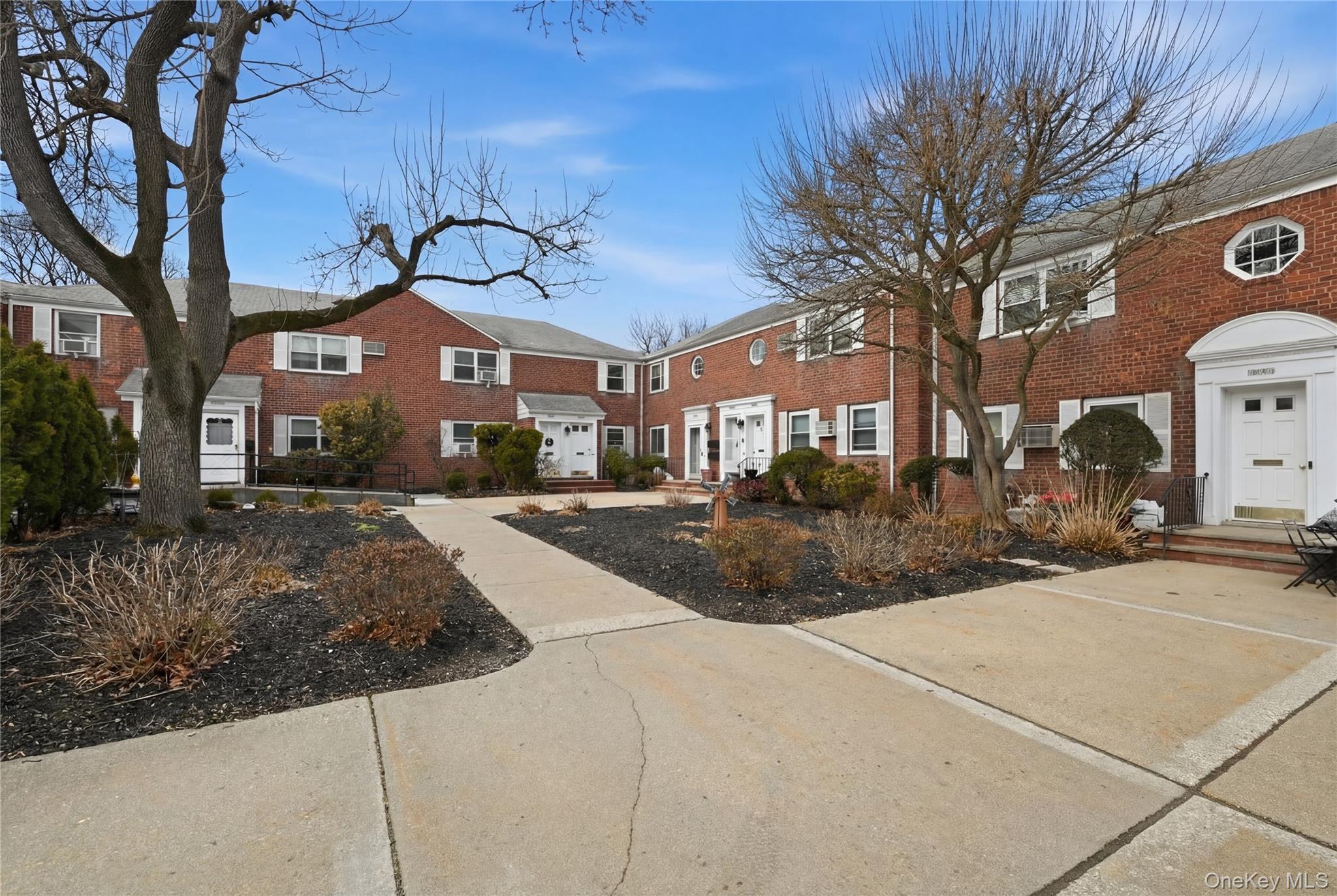 #4 photo, 263-33 73rd Avenue, קווינס Glen Oaks , NY 11004