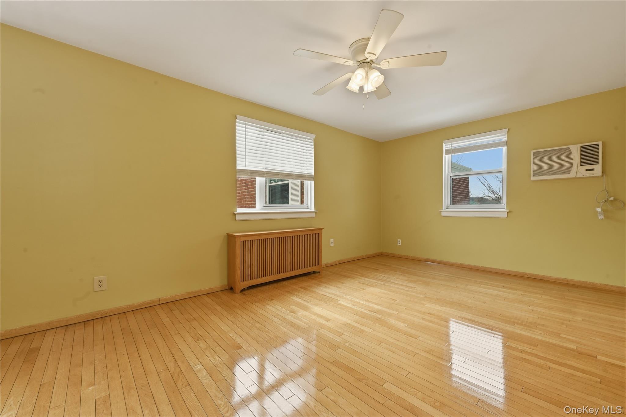 #8 photo, 263-33 73rd Avenue, קווינס Glen Oaks , NY 11004