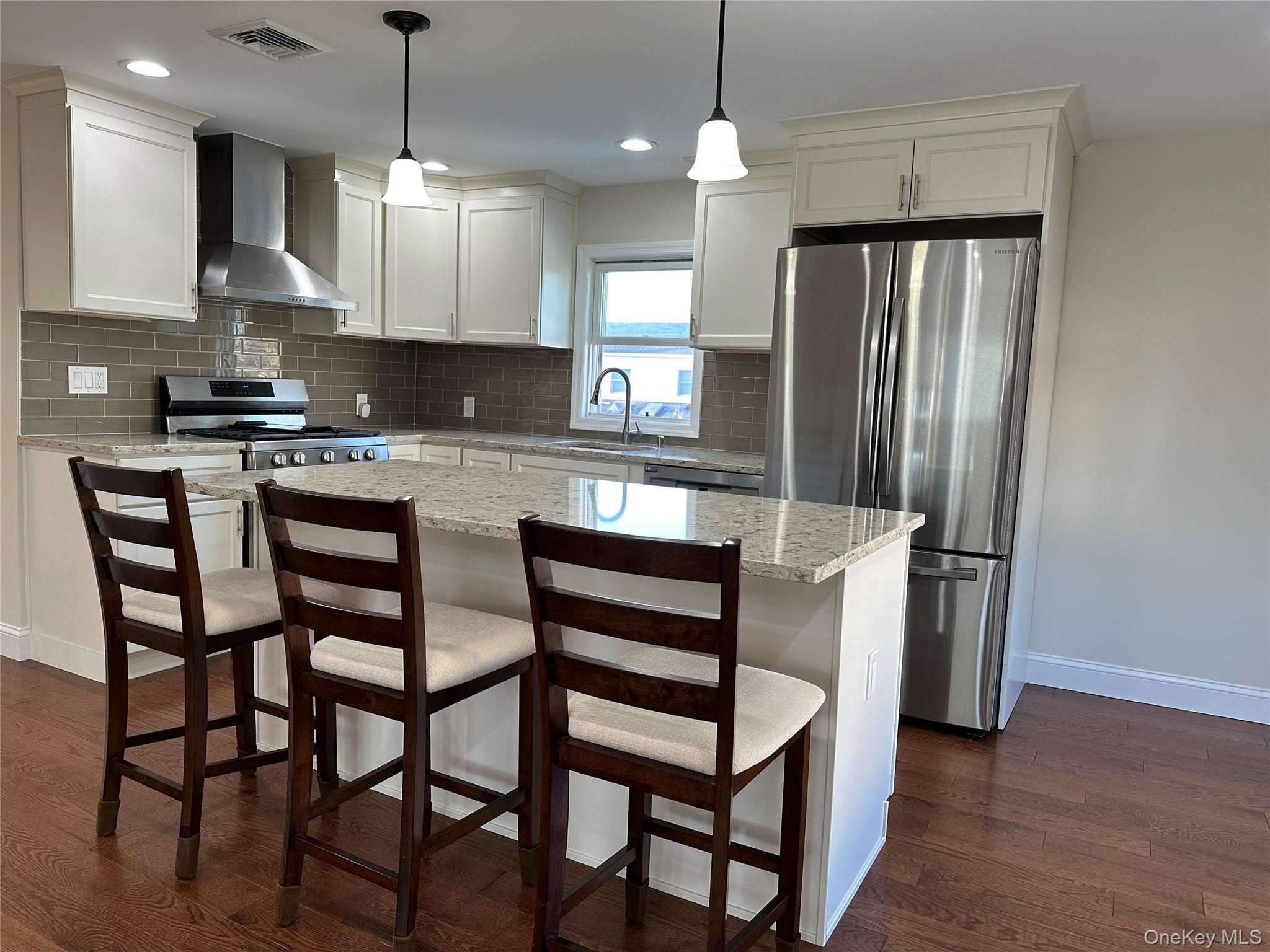 #1 photo, 59 New Hampshire Avenue, ناسو Massapequa , NY 11758