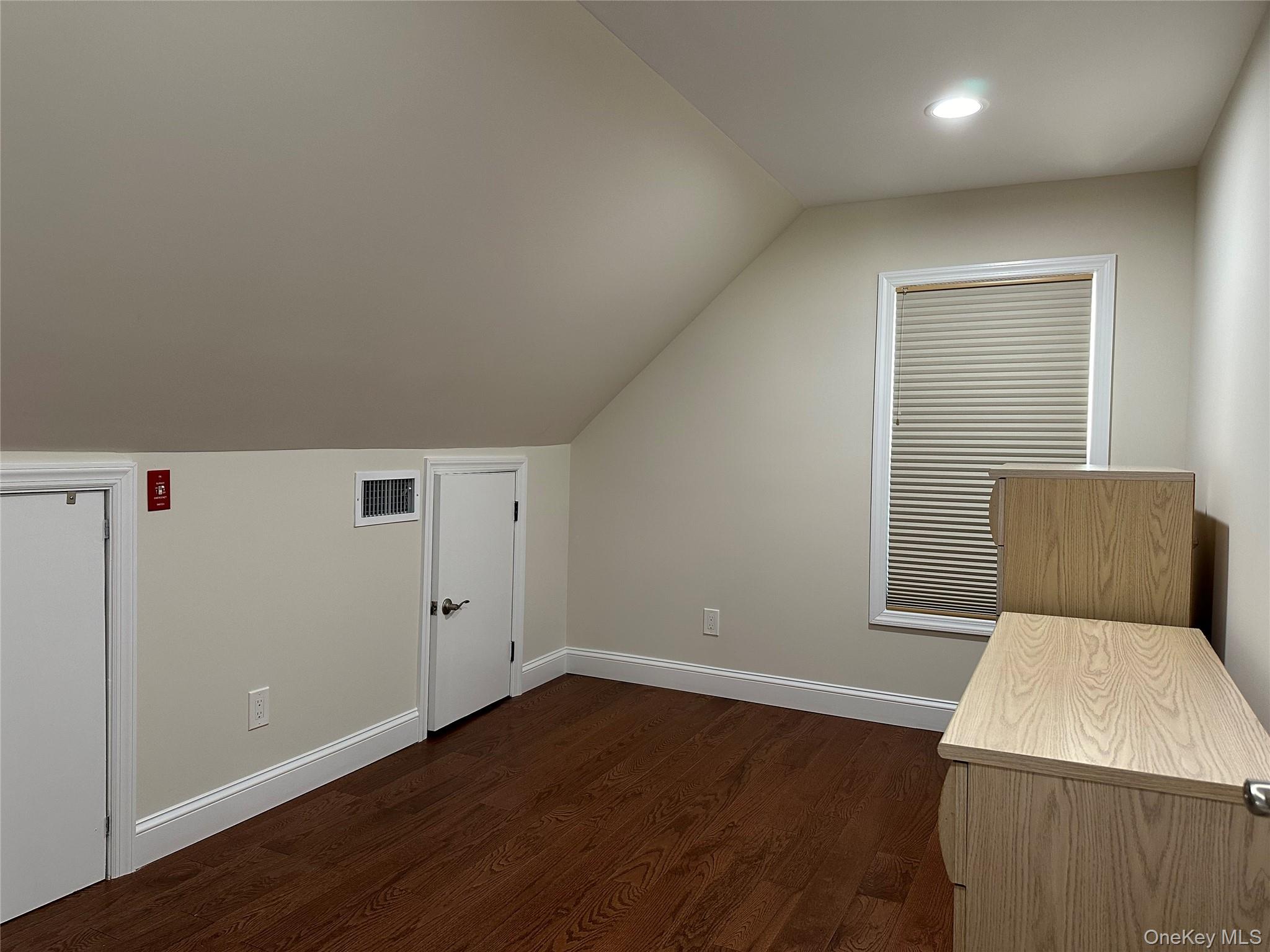 #11 photo, 59 New Hampshire Avenue, ناسو Massapequa , NY 11758