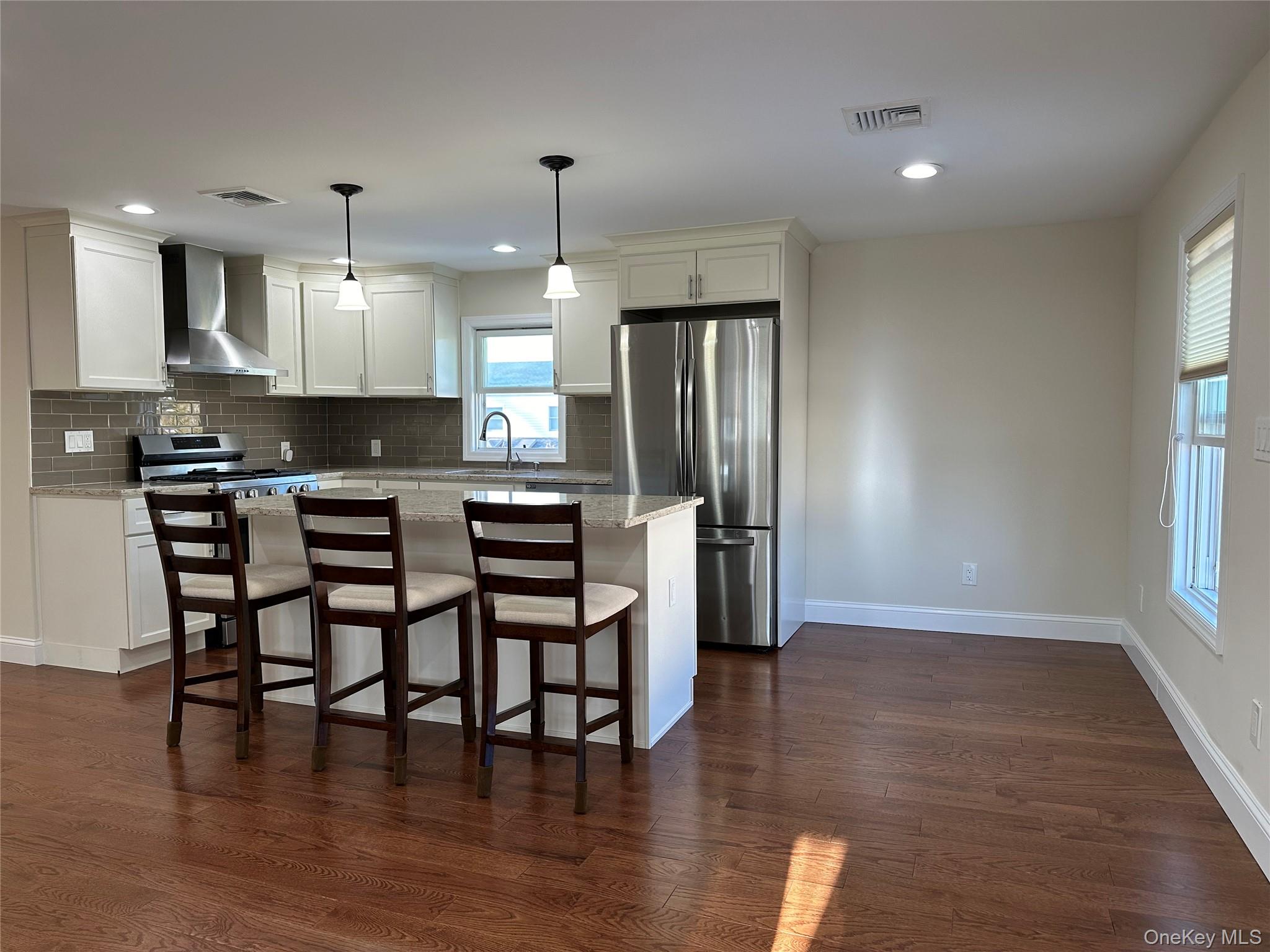 #2 photo, 59 New Hampshire Avenue, ناسو Massapequa , NY 11758