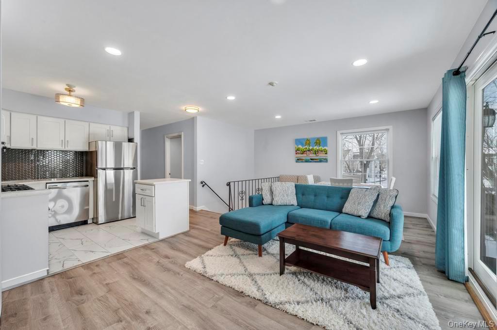 #10 photo, 348 Artist Lake Drive, Middle Island , NY 11953