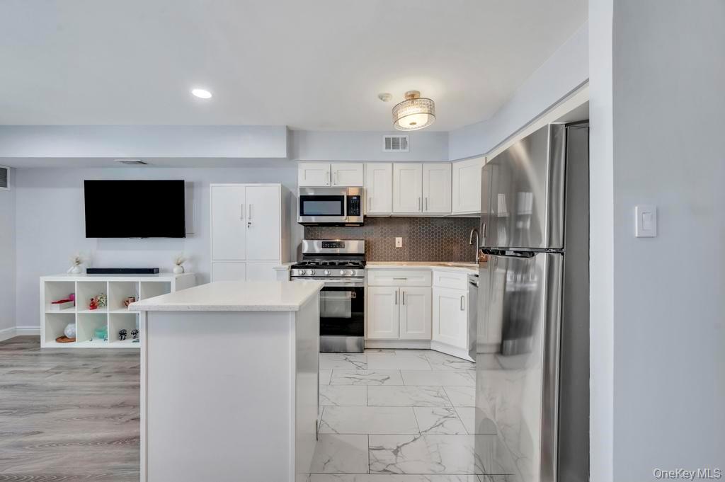 #17 photo, 348 Artist Lake Drive, Middle Island , NY 11953