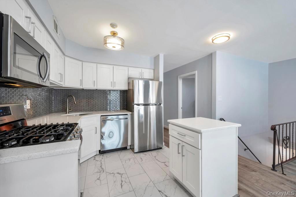 #20 photo, 348 Artist Lake Drive, Middle Island , NY 11953