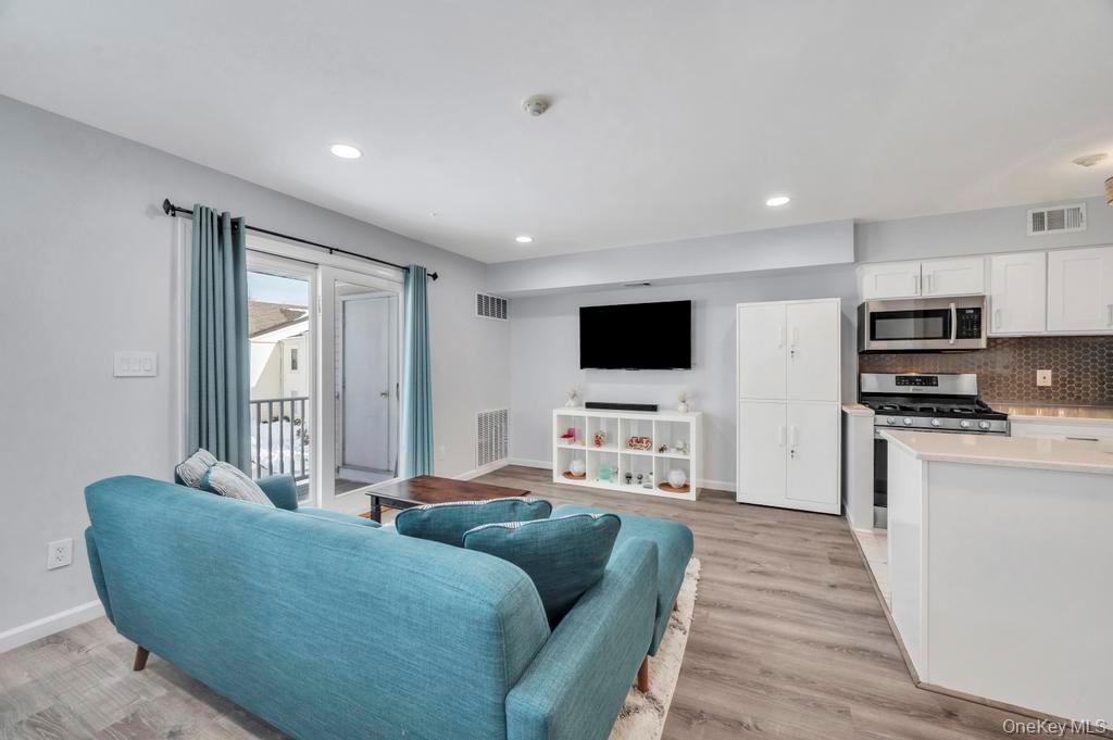 #8 photo, 348 Artist Lake Drive, Middle Island , NY 11953