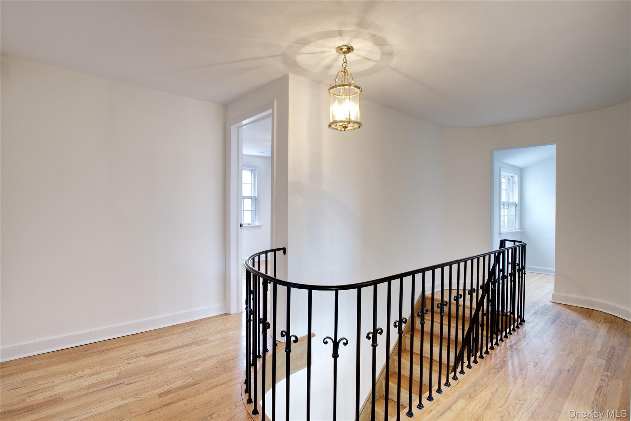 #13 photo, 448 Abbey Road, Manhasset , NY 11030