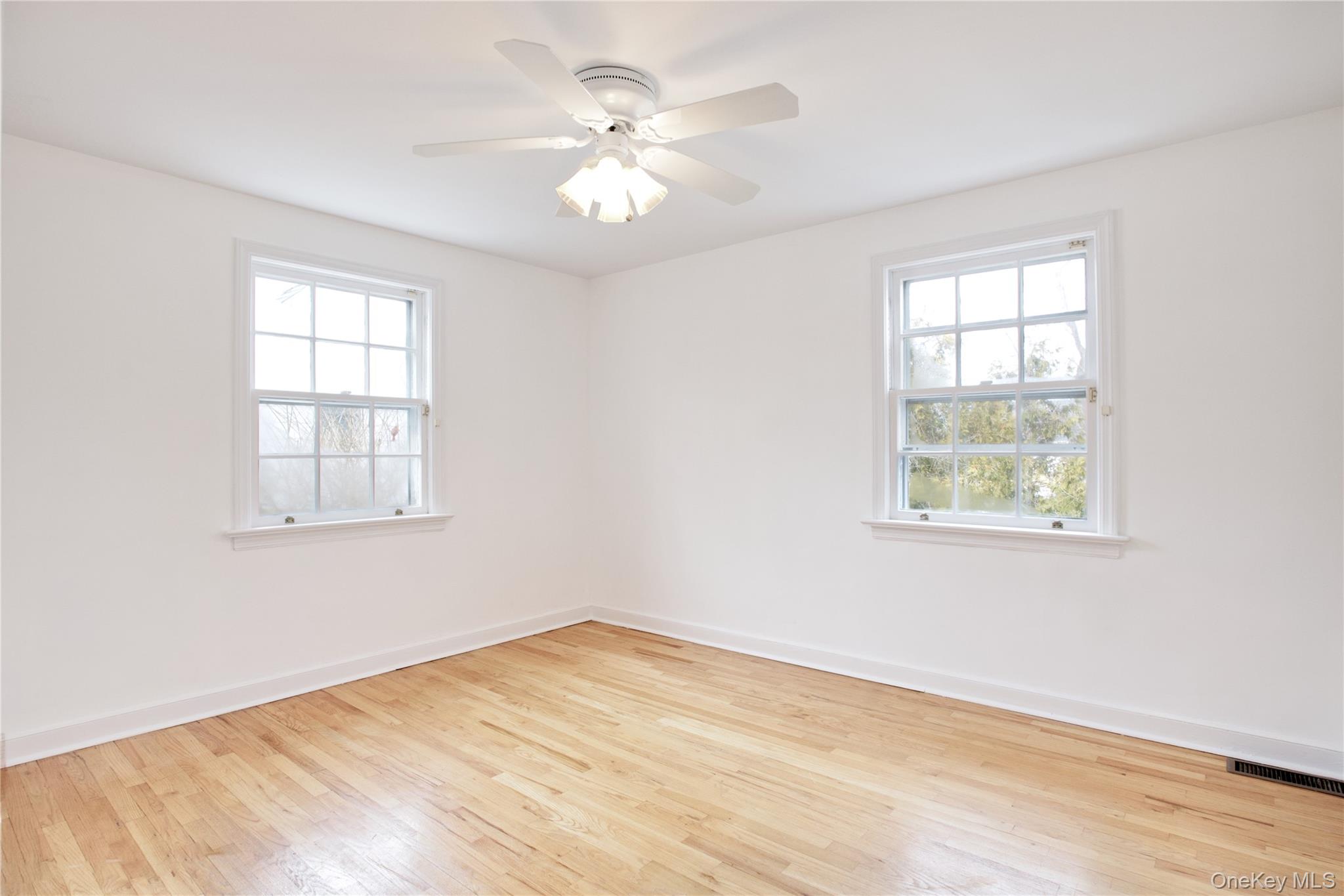 #18 photo, 448 Abbey Road, Manhasset , NY 11030