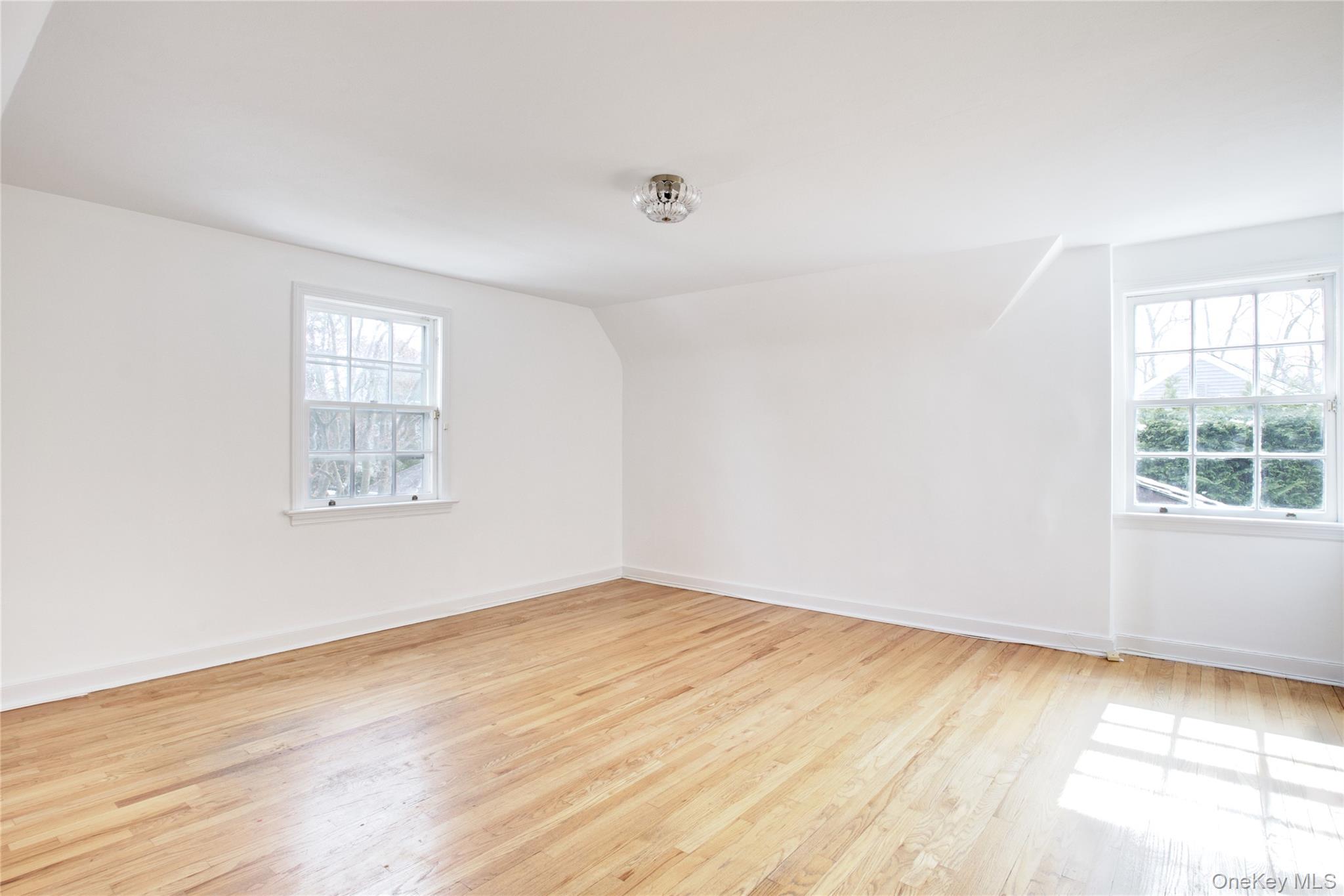 #20 photo, 448 Abbey Road, Manhasset , NY 11030