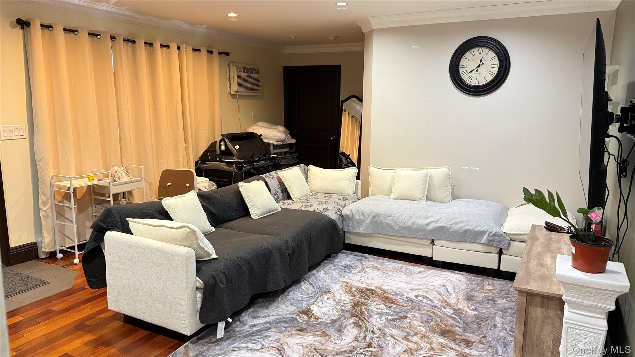 #2 photo, 19018 Woodhull Avenue, Hollis , NY 11423