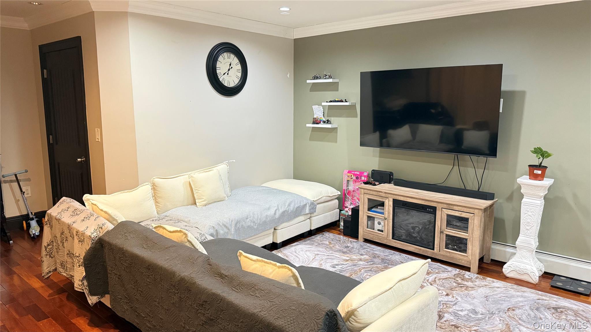 #3 photo, 19018 Woodhull Avenue, Hollis , NY 11423