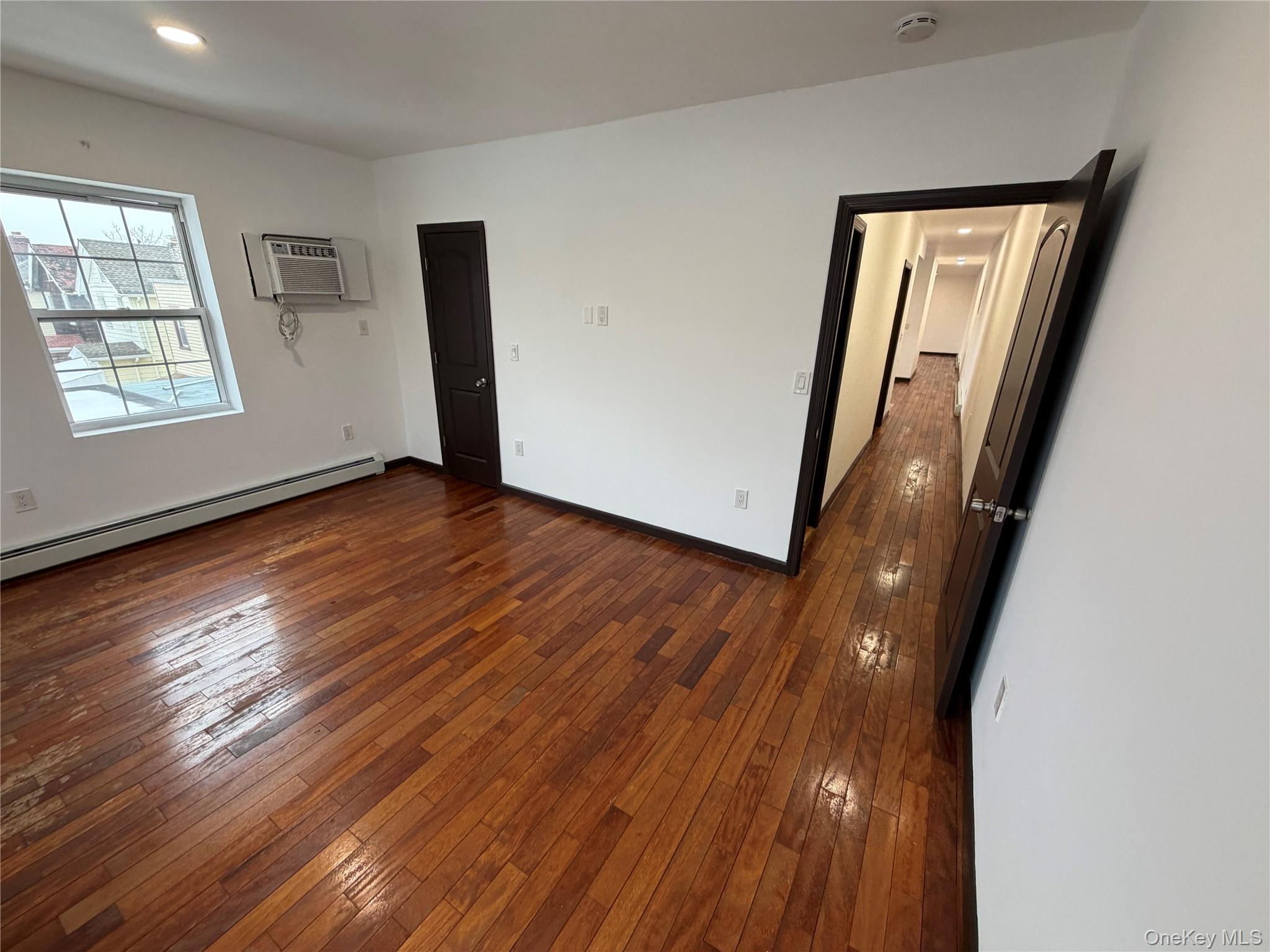 #7 photo, 19018 Woodhull Avenue, Hollis , NY 11423