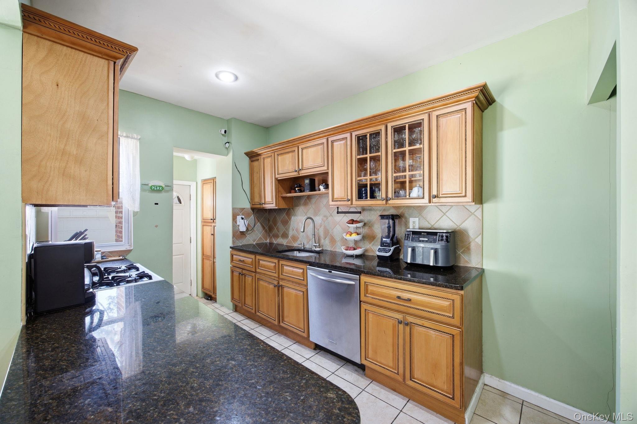 #8 photo, 14740 33rd Avenue, Flushing , NY 11354