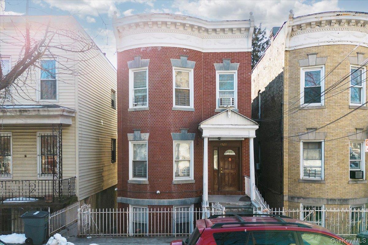 #2 photo, 1727 Victor Street, Bronx , NY 10462