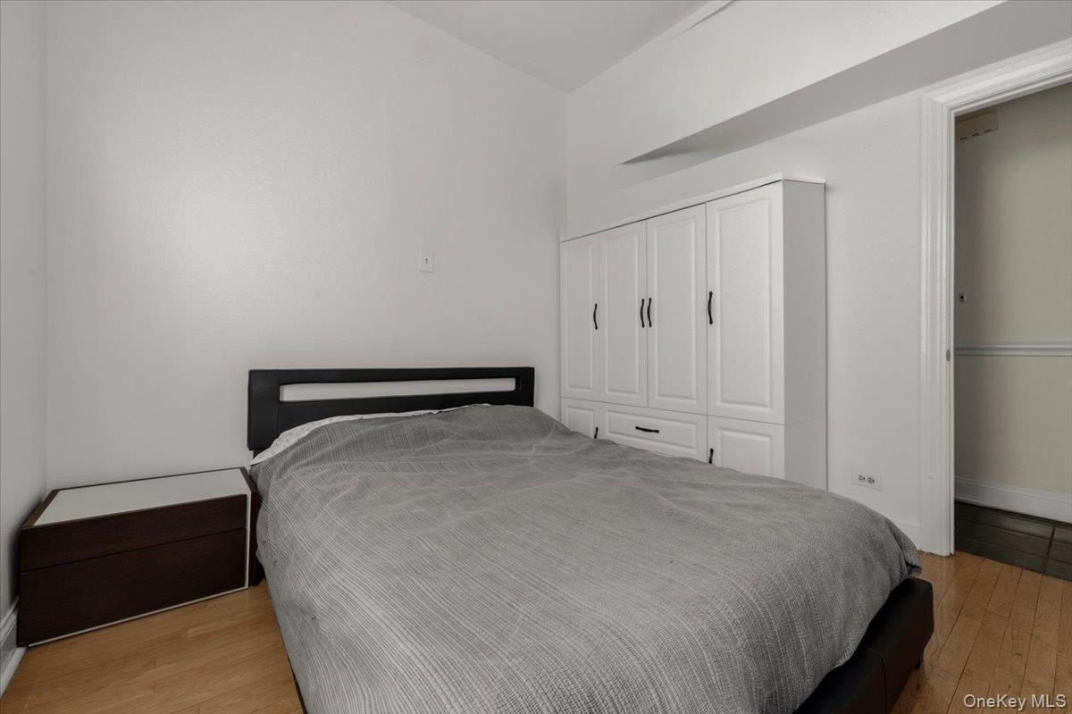 #5 photo, 1727 Victor Street, Bronx , NY 10462