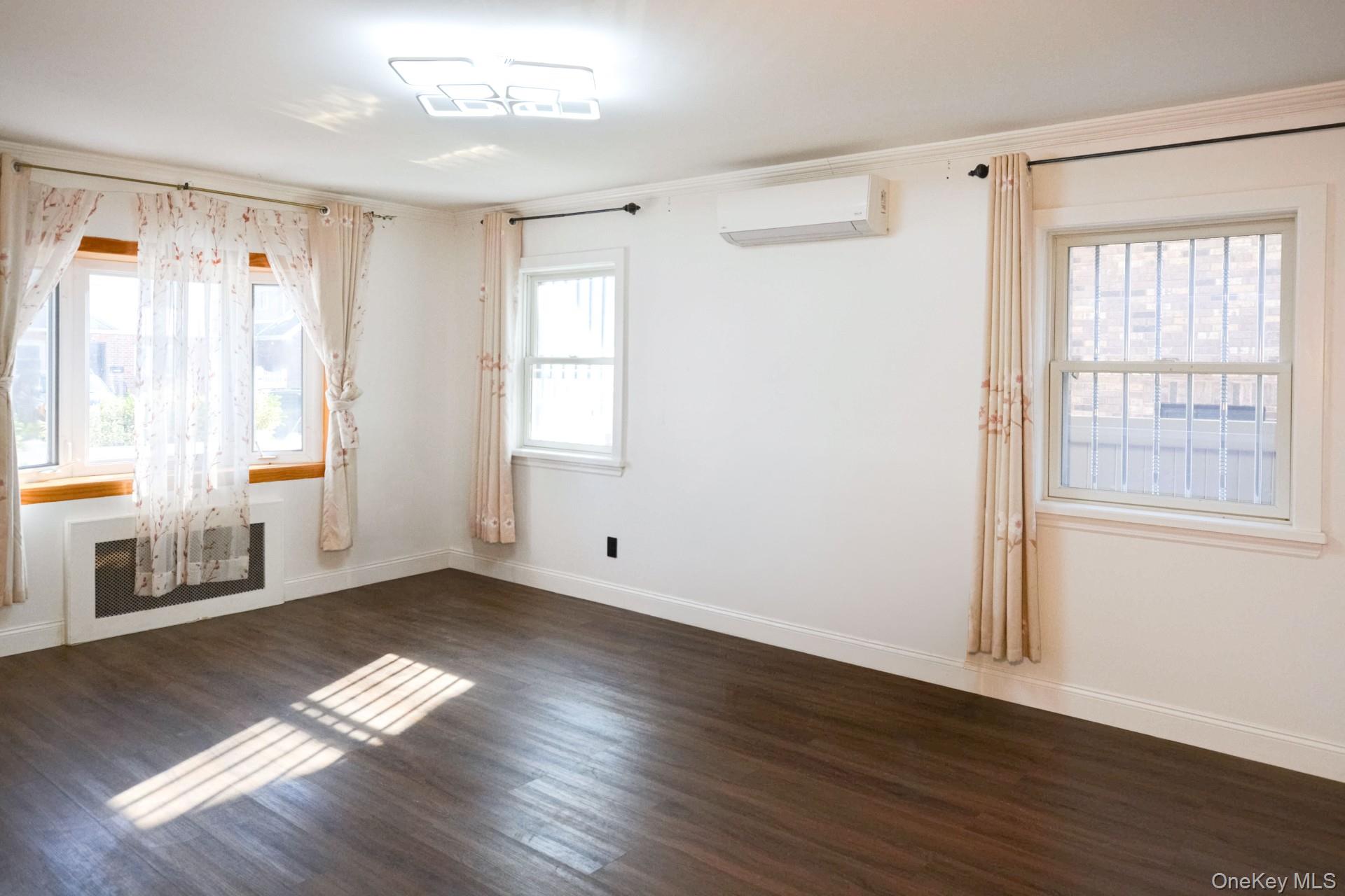 #11 photo, 81-32 252 Street, Куинс ‖ Bellerose , NY 11426