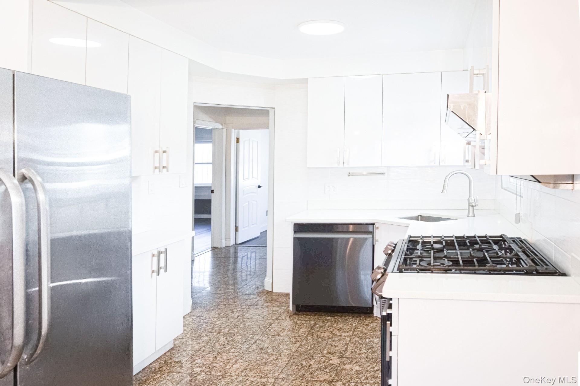 #4 photo, 81-32 252 Street, Куинс ‖ Bellerose , NY 11426