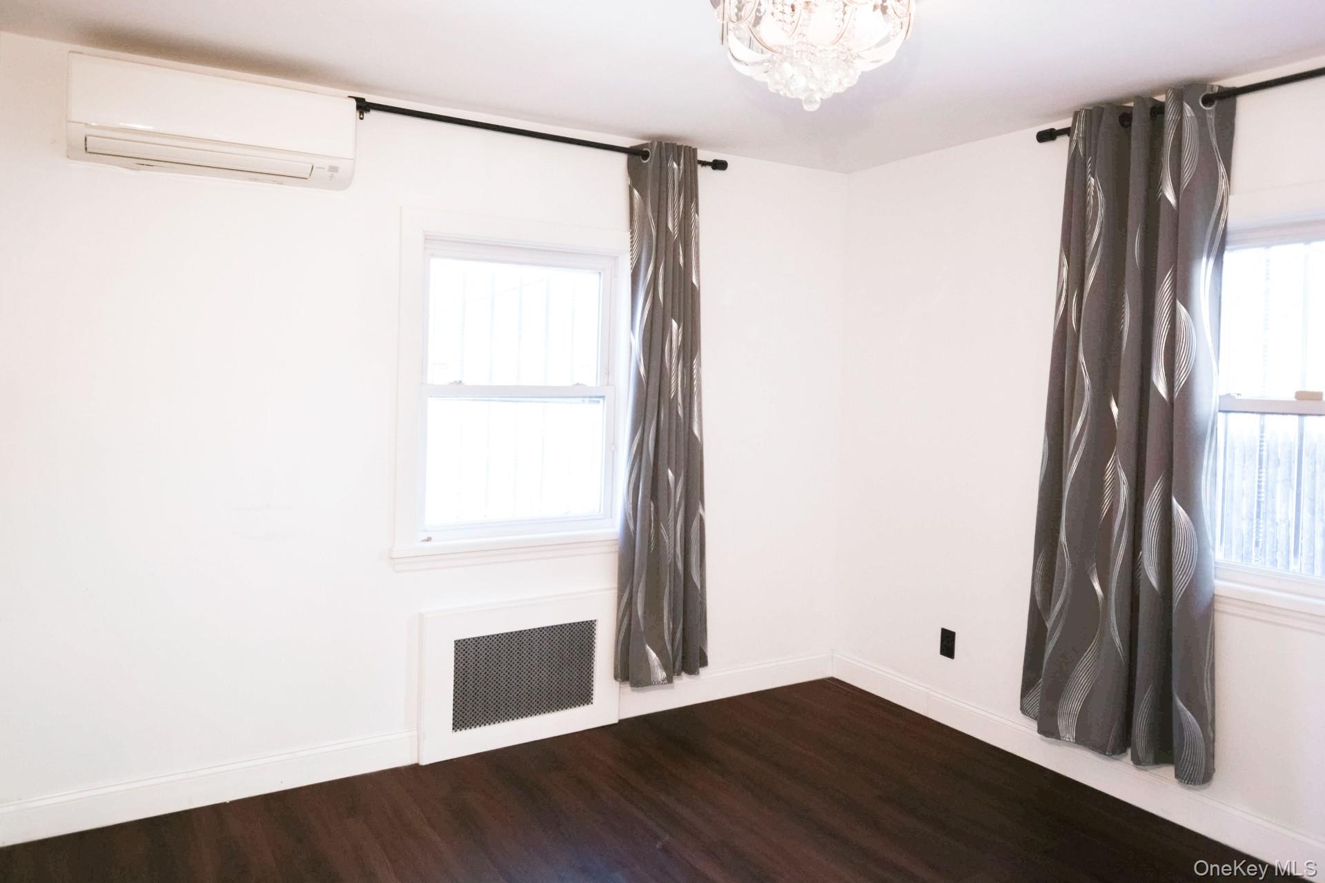 #6 photo, 81-32 252 Street, Куинс ‖ Bellerose , NY 11426