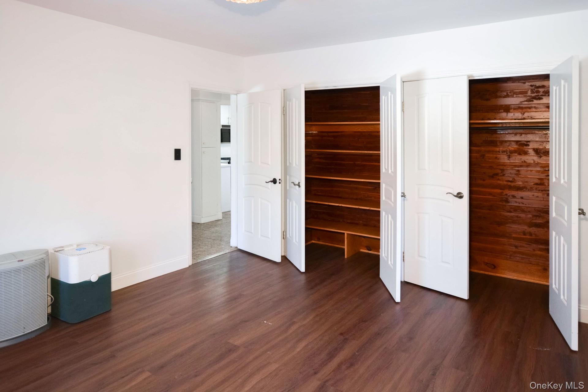 #7 photo, 81-32 252 Street, Куинс ‖ Bellerose , NY 11426