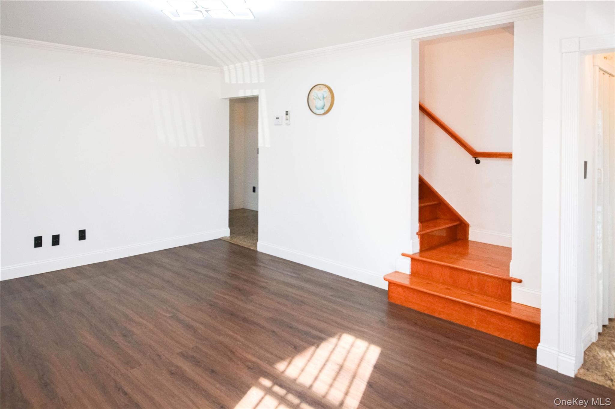 #8 photo, 81-32 252 Street, Куинс ‖ Bellerose , NY 11426