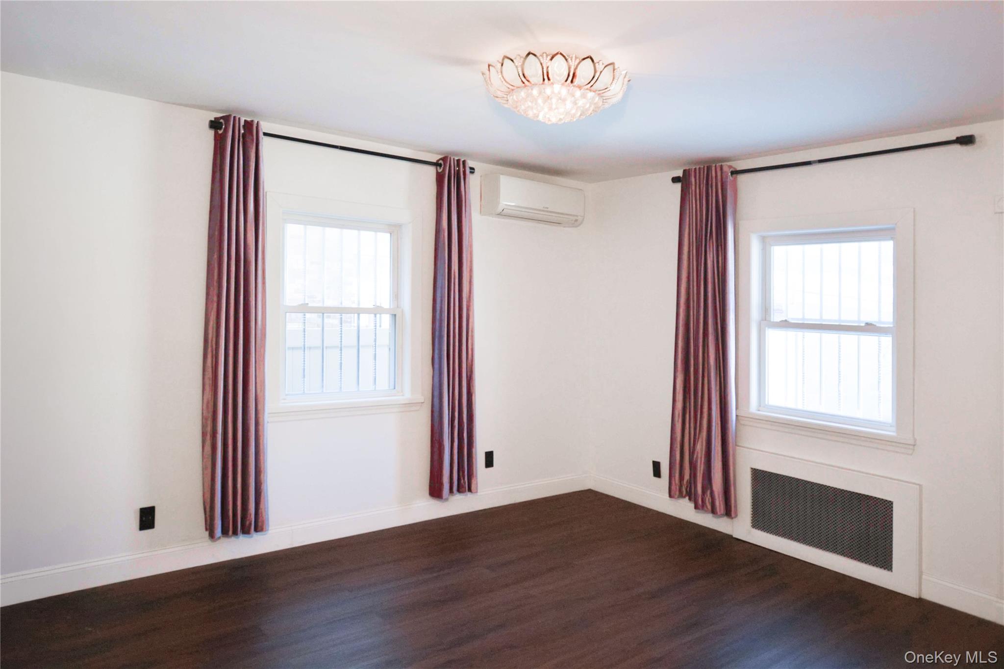 #9 photo, 81-32 252 Street, Куинс ‖ Bellerose , NY 11426