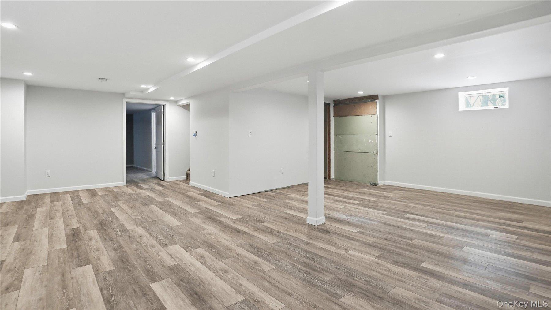 #17 photo, 3 Robins Nest Lane, 롱 아일랜드 Hampton Bays , NY 11946