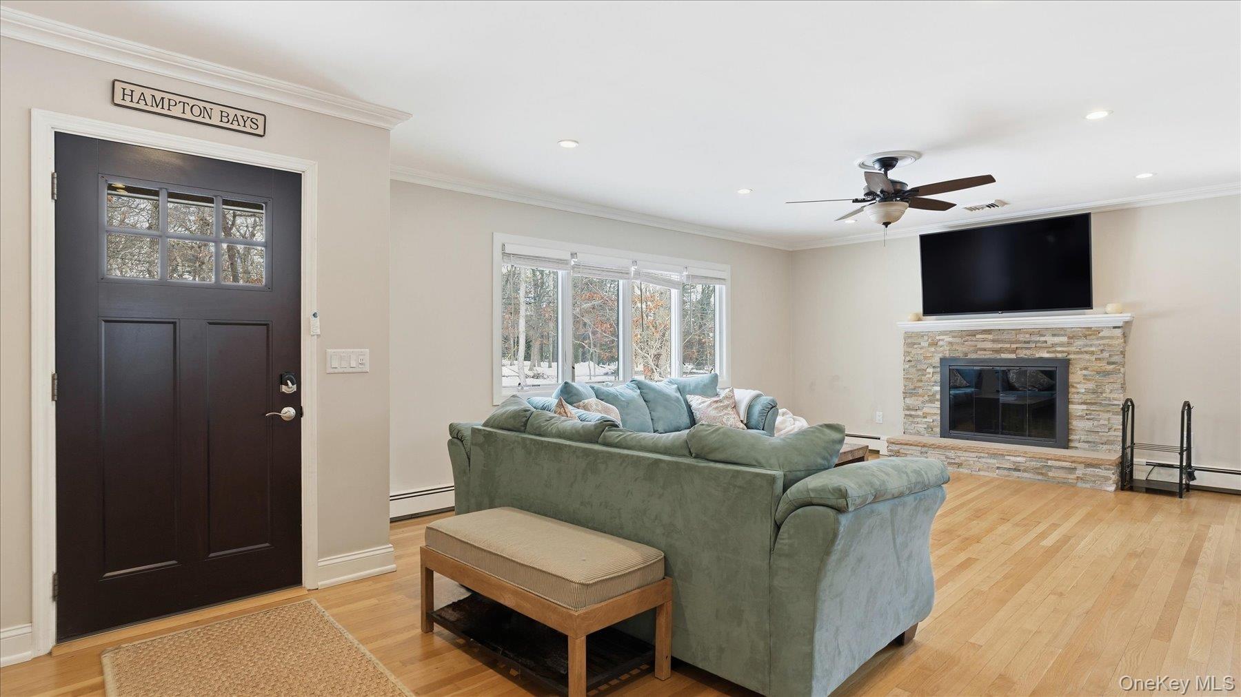 #2 photo, 3 Robins Nest Lane, 롱 아일랜드 Hampton Bays , NY 11946