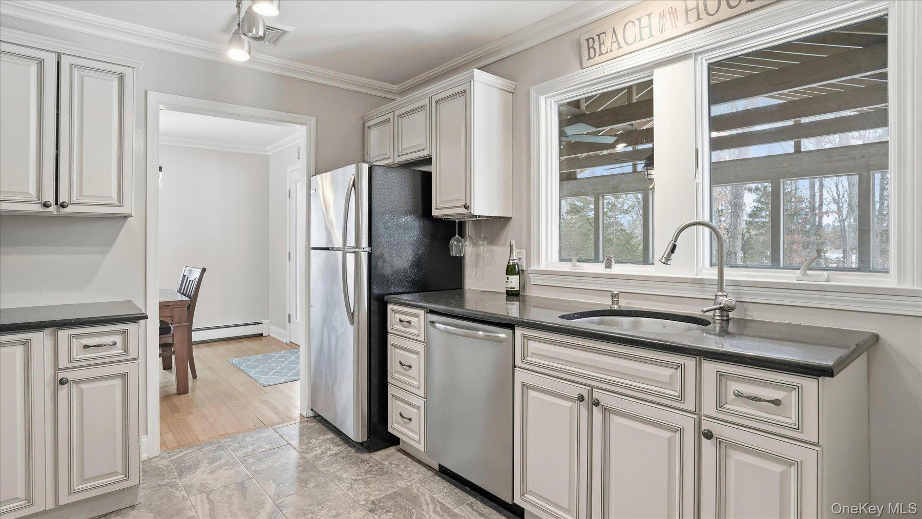 #7 photo, 3 Robins Nest Lane, 롱 아일랜드 Hampton Bays , NY 11946