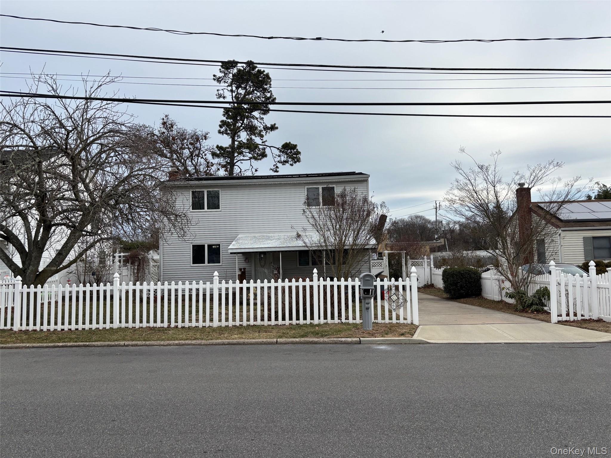 #1 photo, 33 Lakewood Avenue, Ronkonkoma , NY 11779