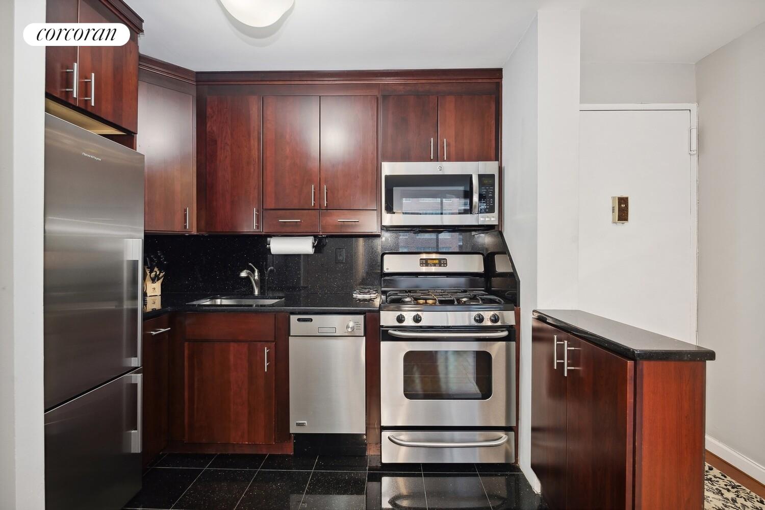 #3 photo, 353 E 72ND Street, מנהטן Lenox Hill , NY 10021