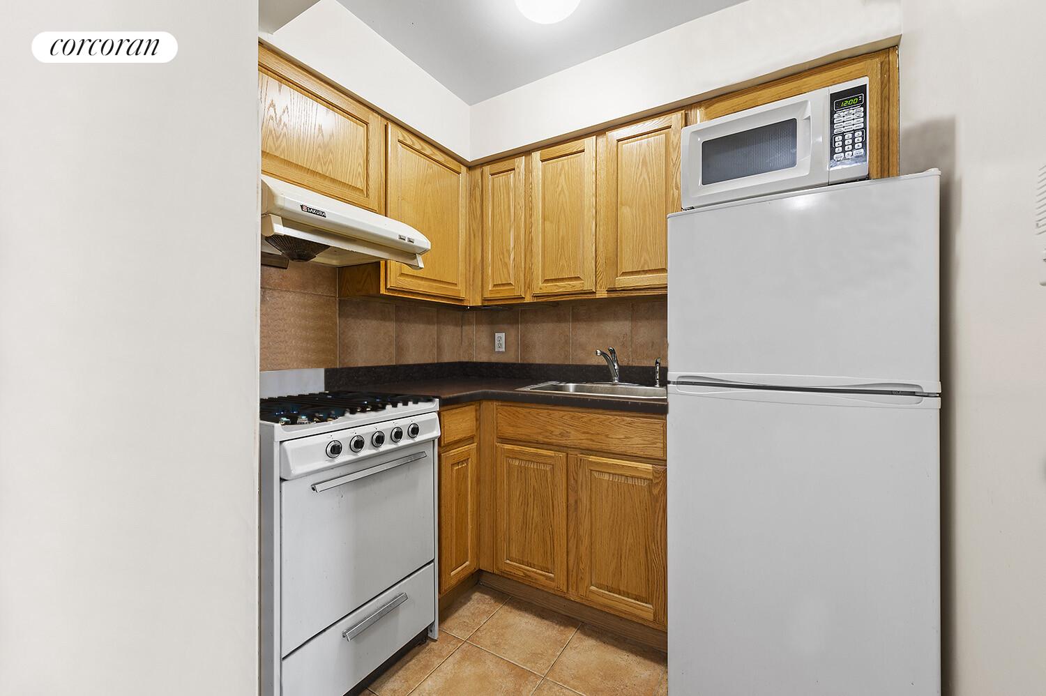 #4 photo, Astoria, كوينز Astoria , NY 11102