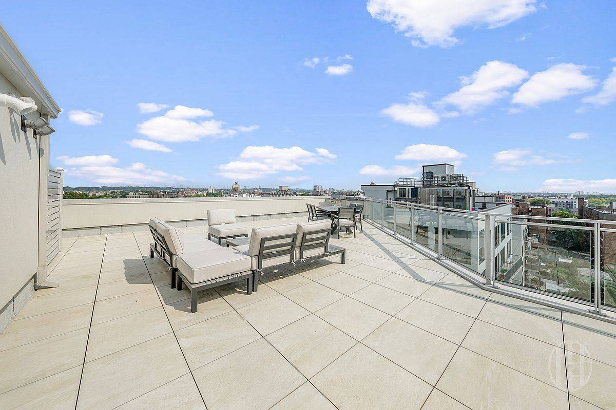 #10 photo, 733 Ocean Parkway, הברונקס Kensington , NY 11230-2389